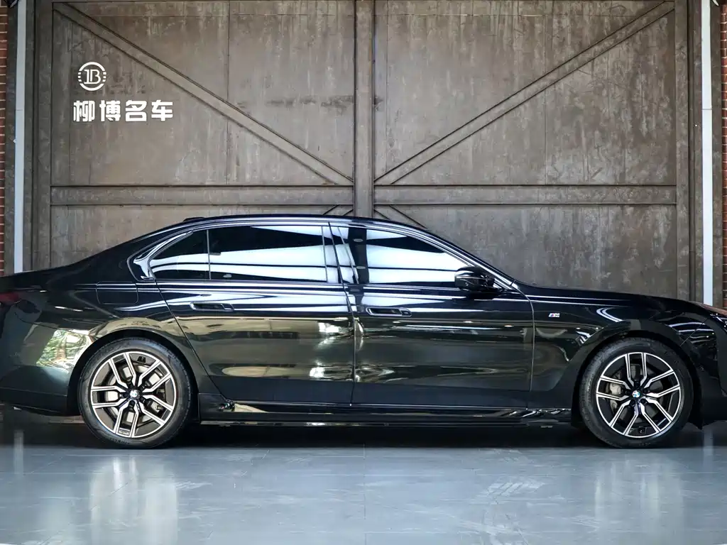 BMW i7 — миниатюра 4