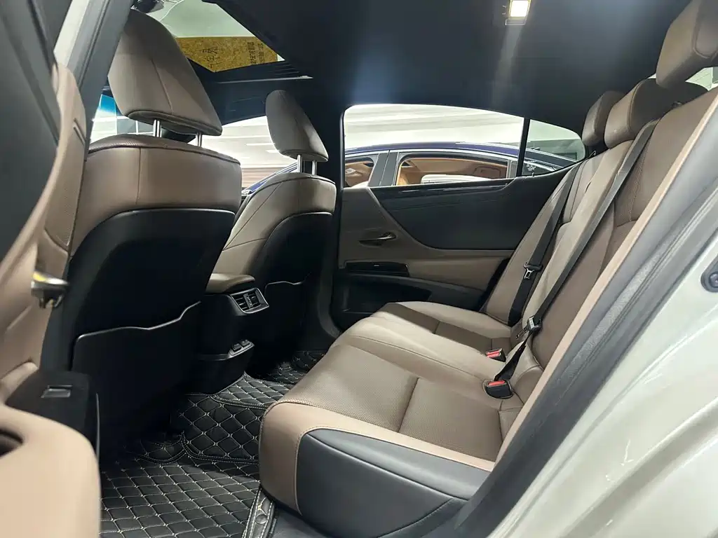 Lexus ES — миниатюра 10
