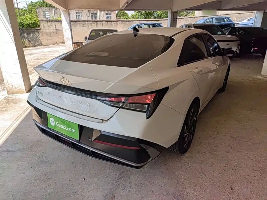 Hyundai Elantra — миниатюра 7