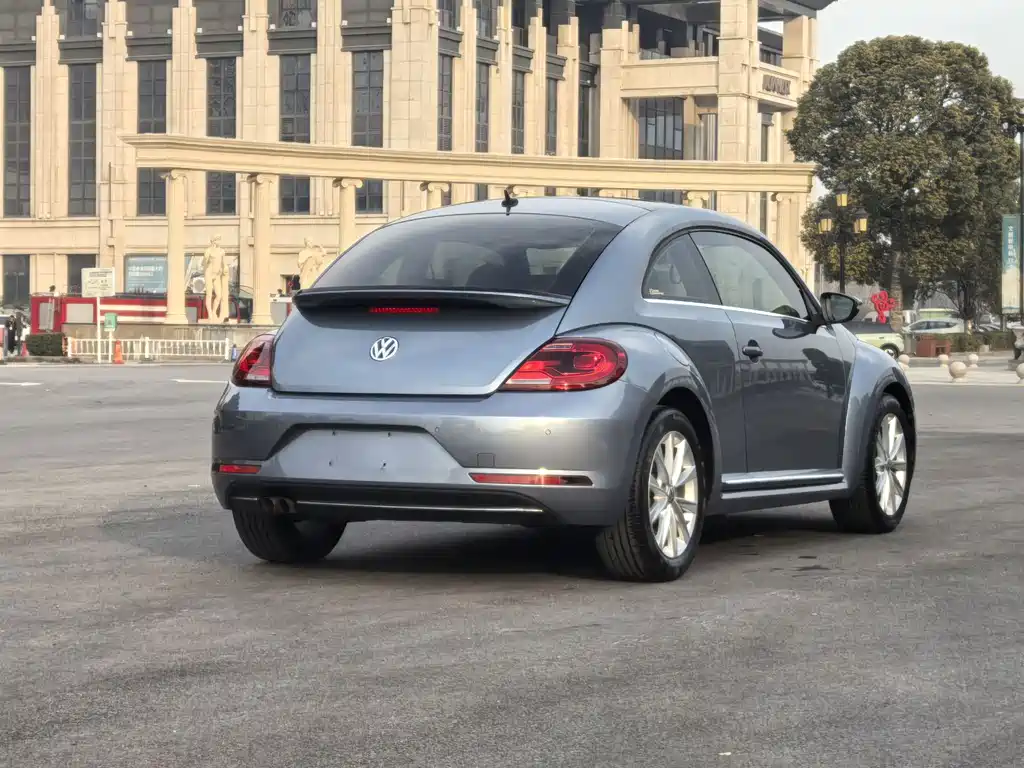 VOLKSWAGEN BEETLE