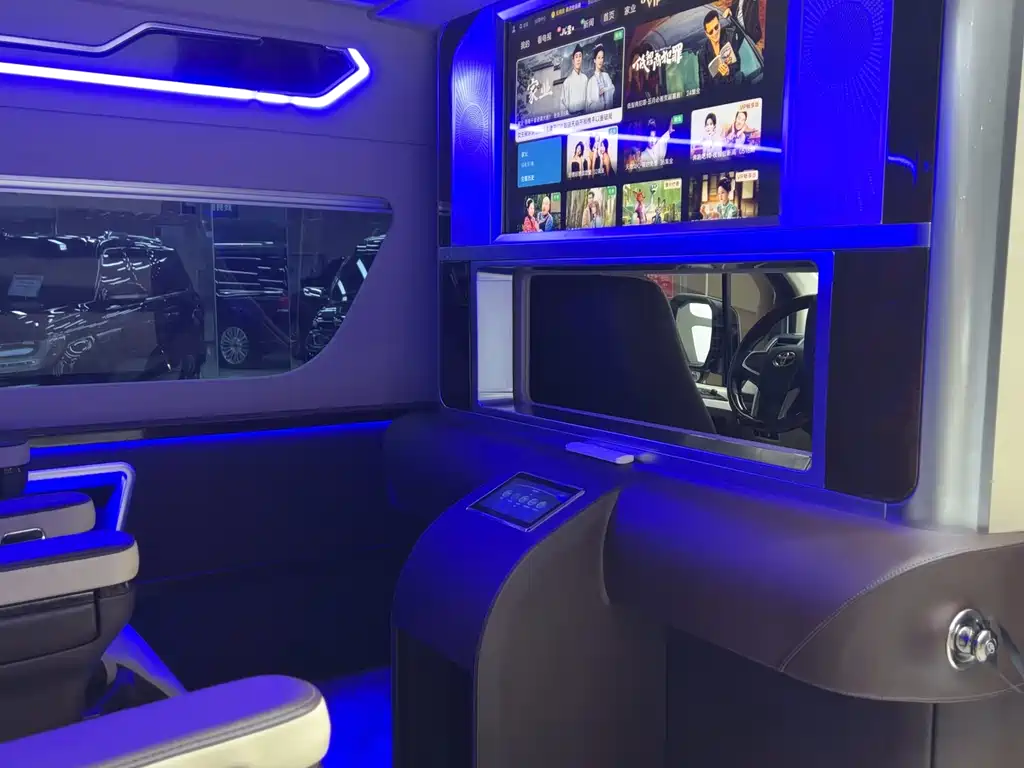Toyota HiAce 2022 3.5L AT