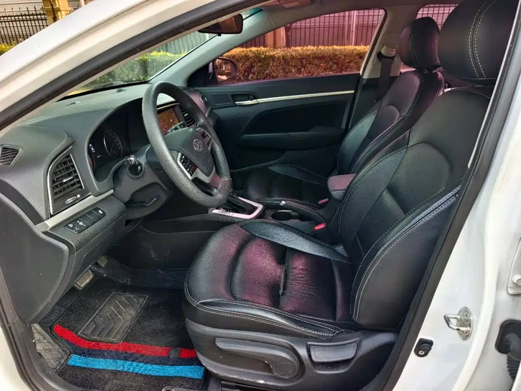 Hyundai Elantra — миниатюра 4