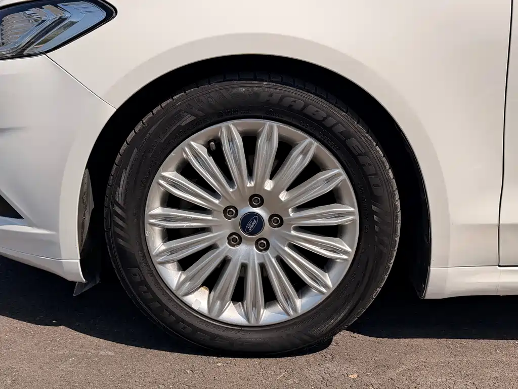 Ford Mondeo — миниатюра 9
