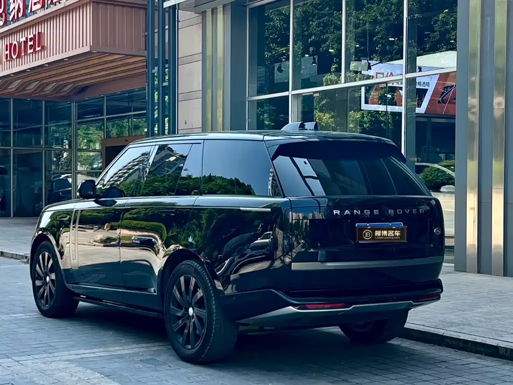 Land Rover Range Rover 2023 3.0 L6 360PS