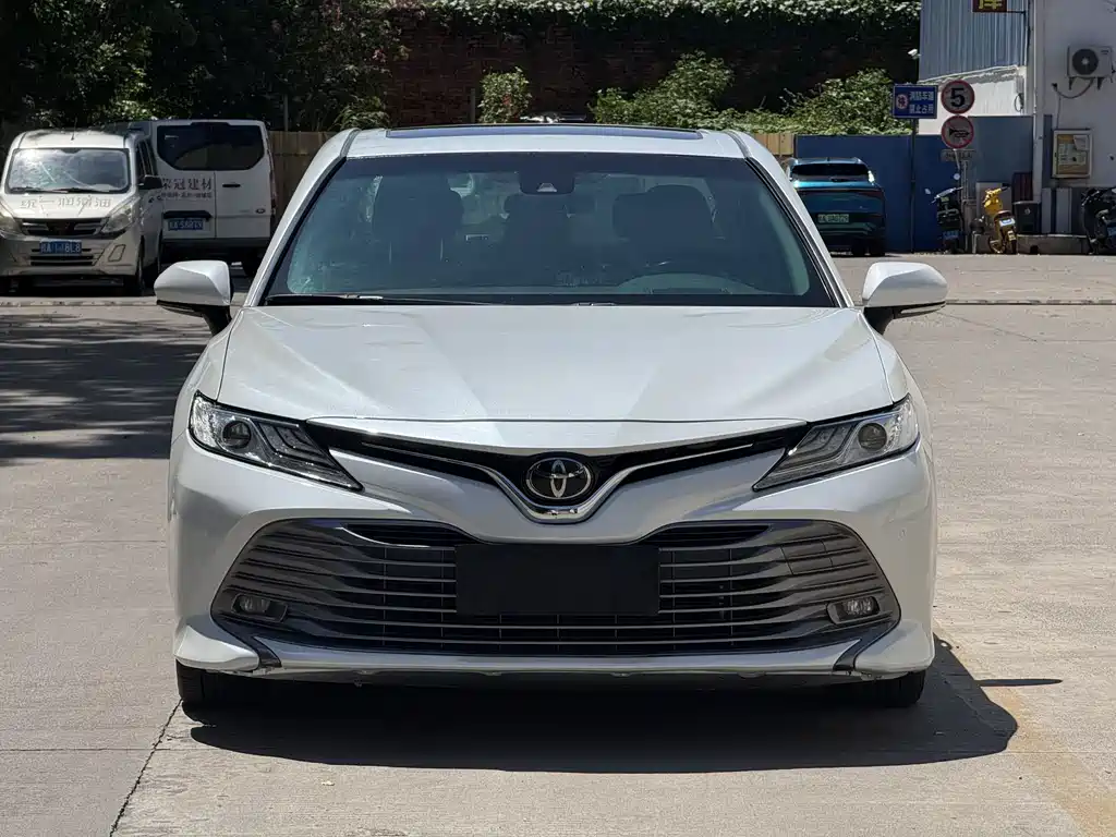 Toyota Camry — миниатюра 5