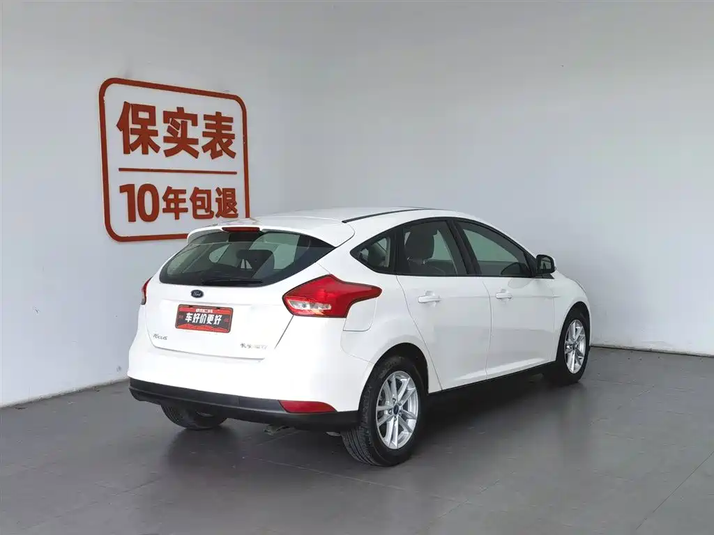 Ford Focus 2015 1.6L AT
