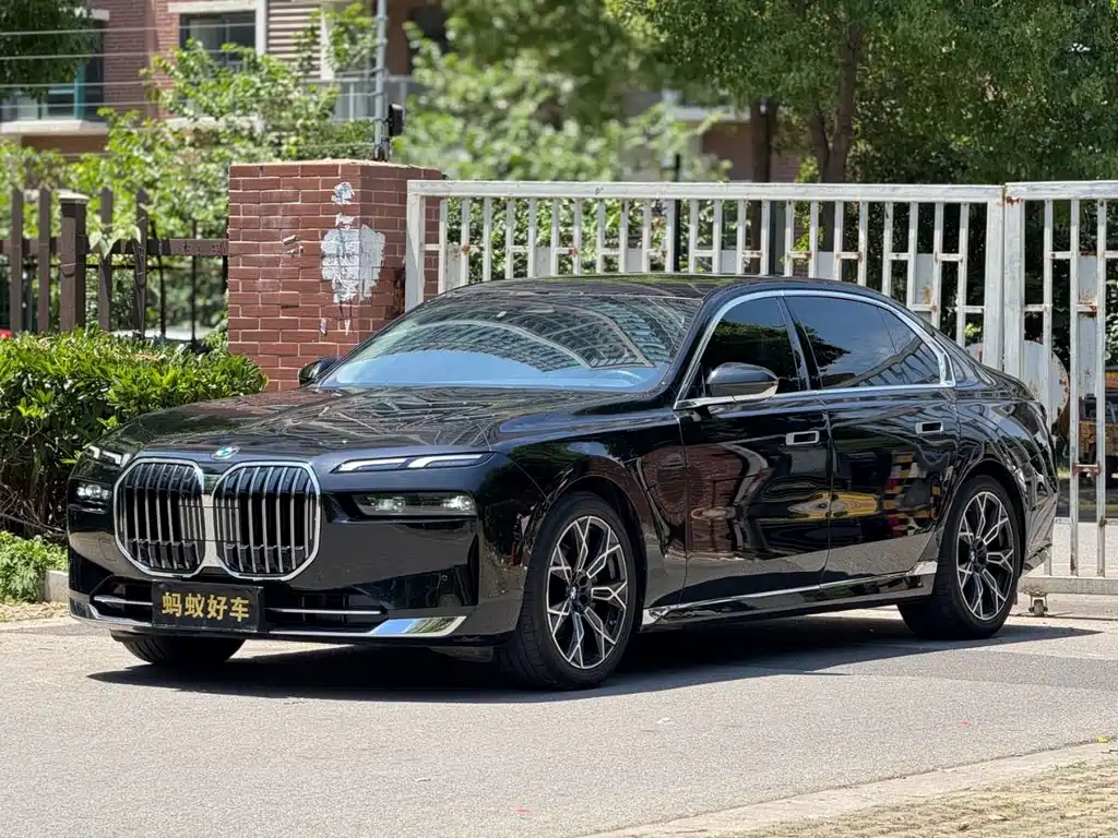 BMW 7 Series 2023 735Li Luxury Package