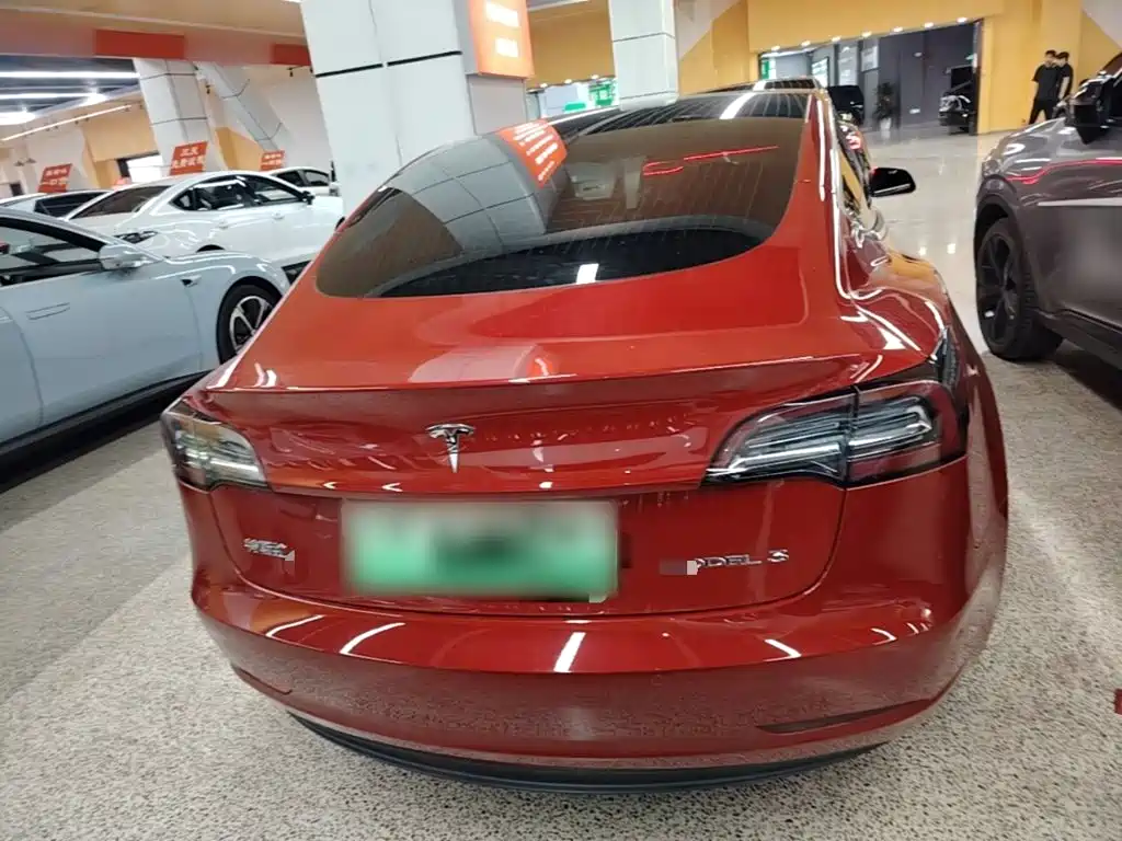 Tesla Model 3 — миниатюра 6