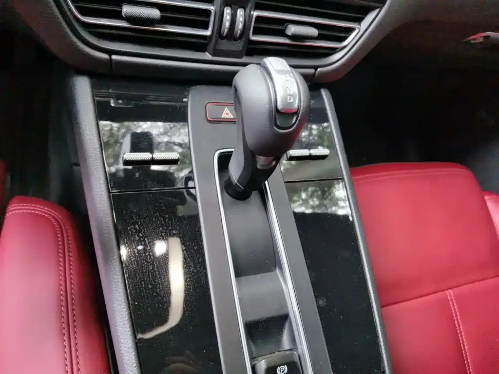 Porsche Macan — миниатюра 10