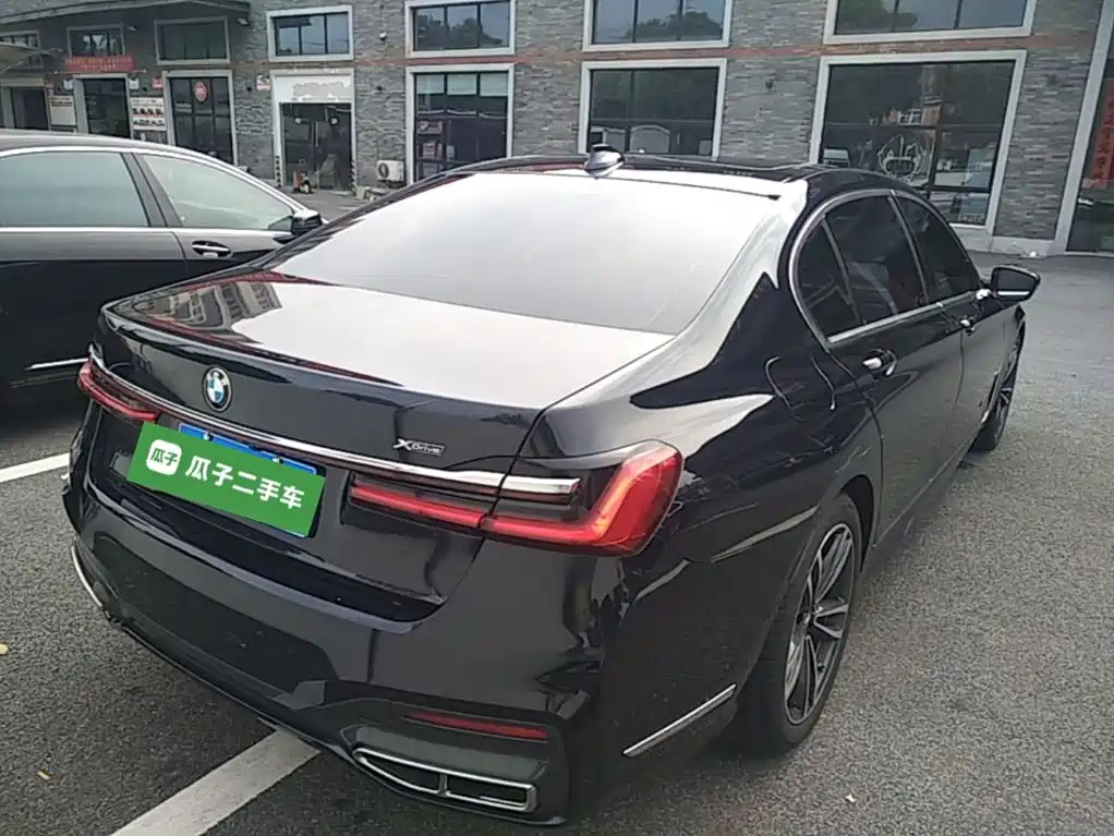 BMW 7 Series — миниатюра 7