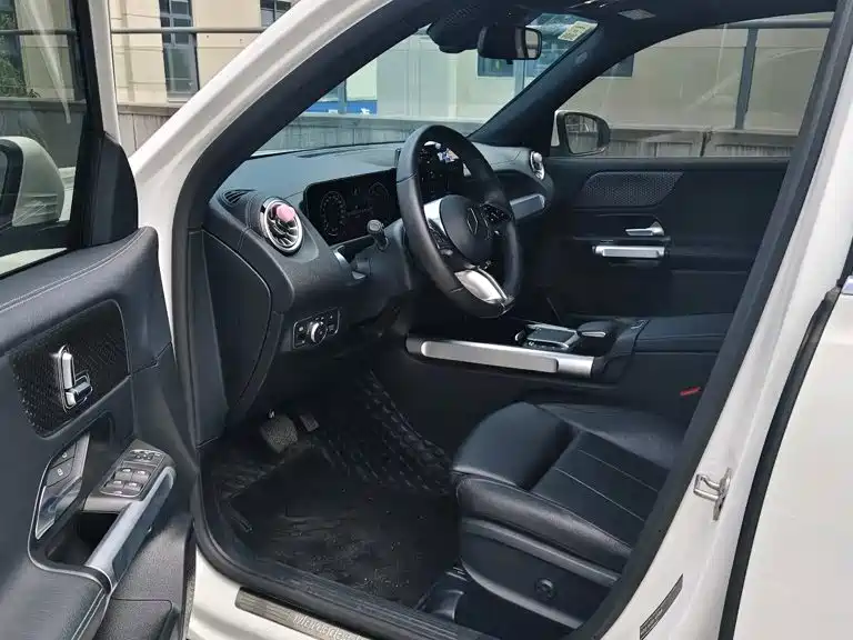 Mercedes-Benz GLB — миниатюра 7