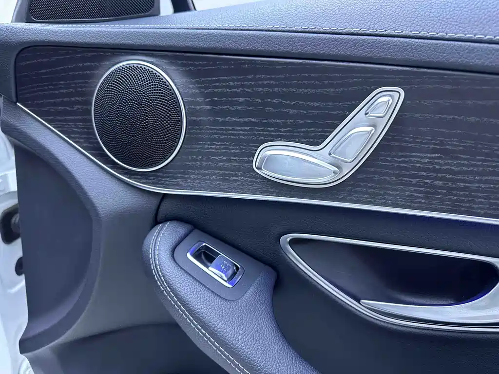 Mercedes-Benz C-Class — миниатюра 16