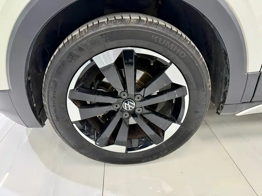 VOLKSWAGEN EXPLORING THE SHADOW