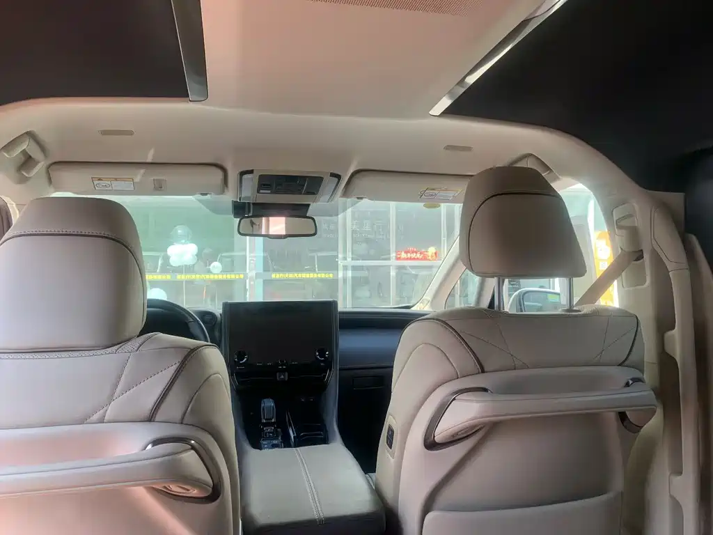 Toyota Alphard — миниатюра 6