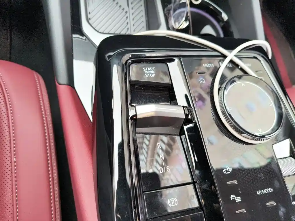 BMW 5 Series — миниатюра 7