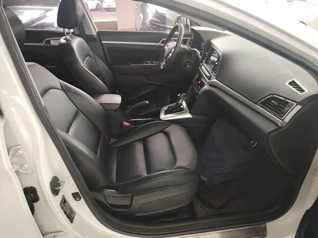 Hyundai Elantra — миниатюра 25