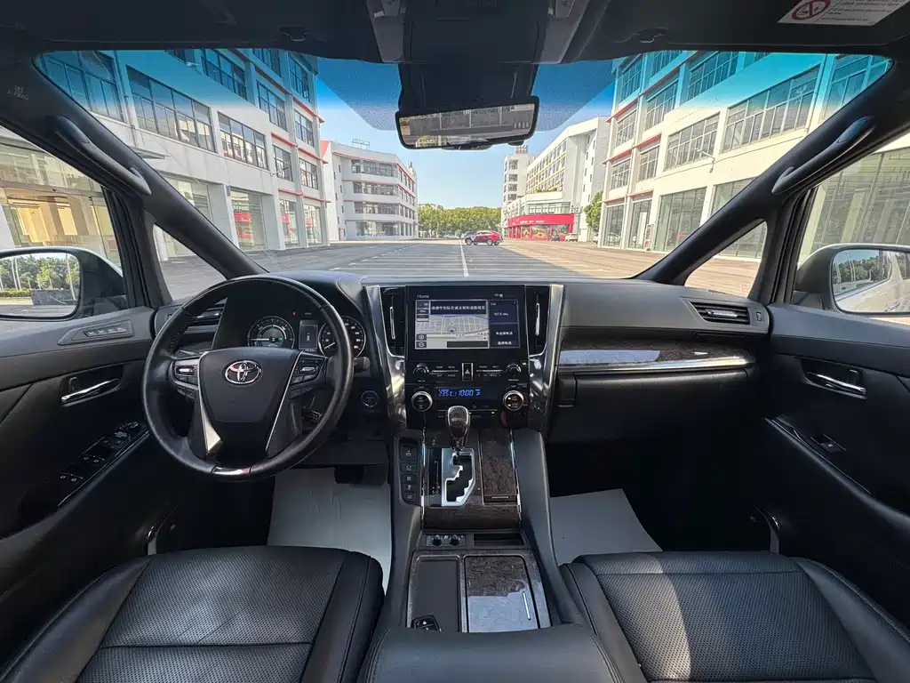 Toyota Alphard — миниатюра 14