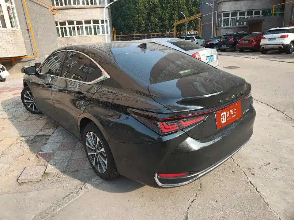 Lexus ES — миниатюра 5