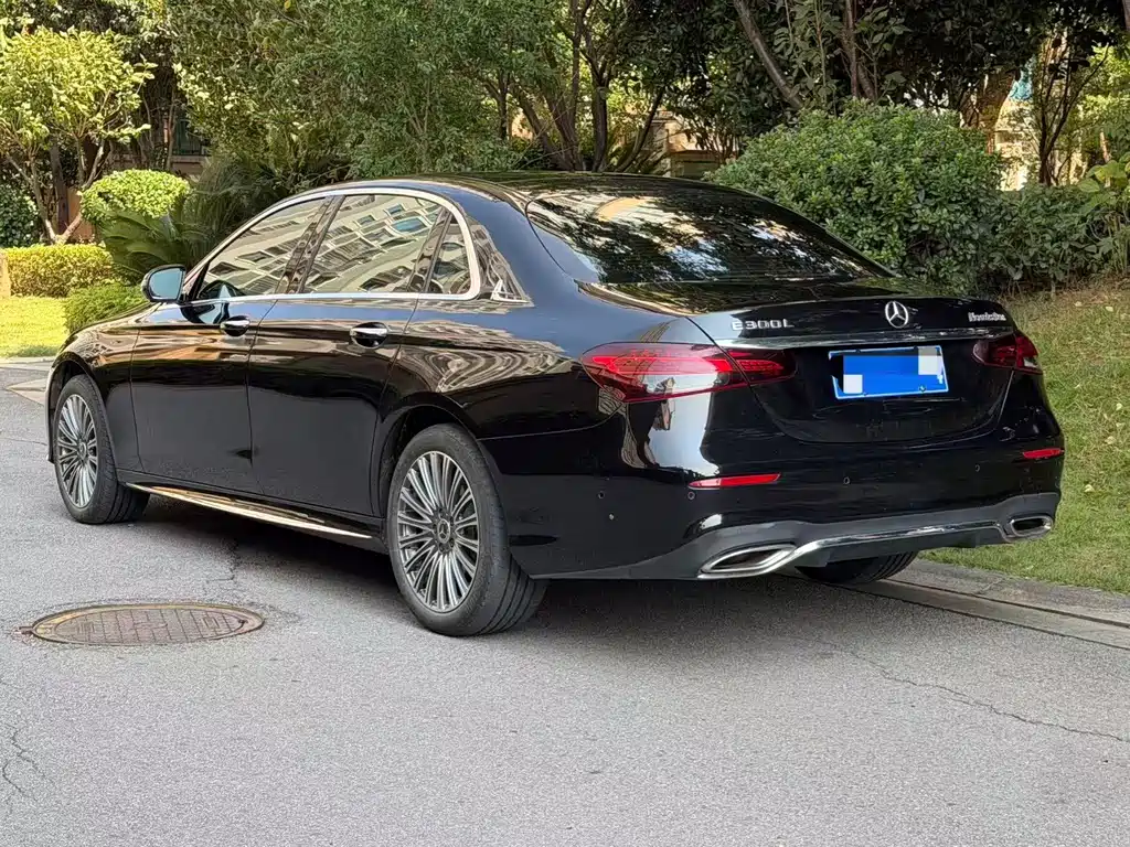 Mercedes-Benz E-Class — миниатюра 3
