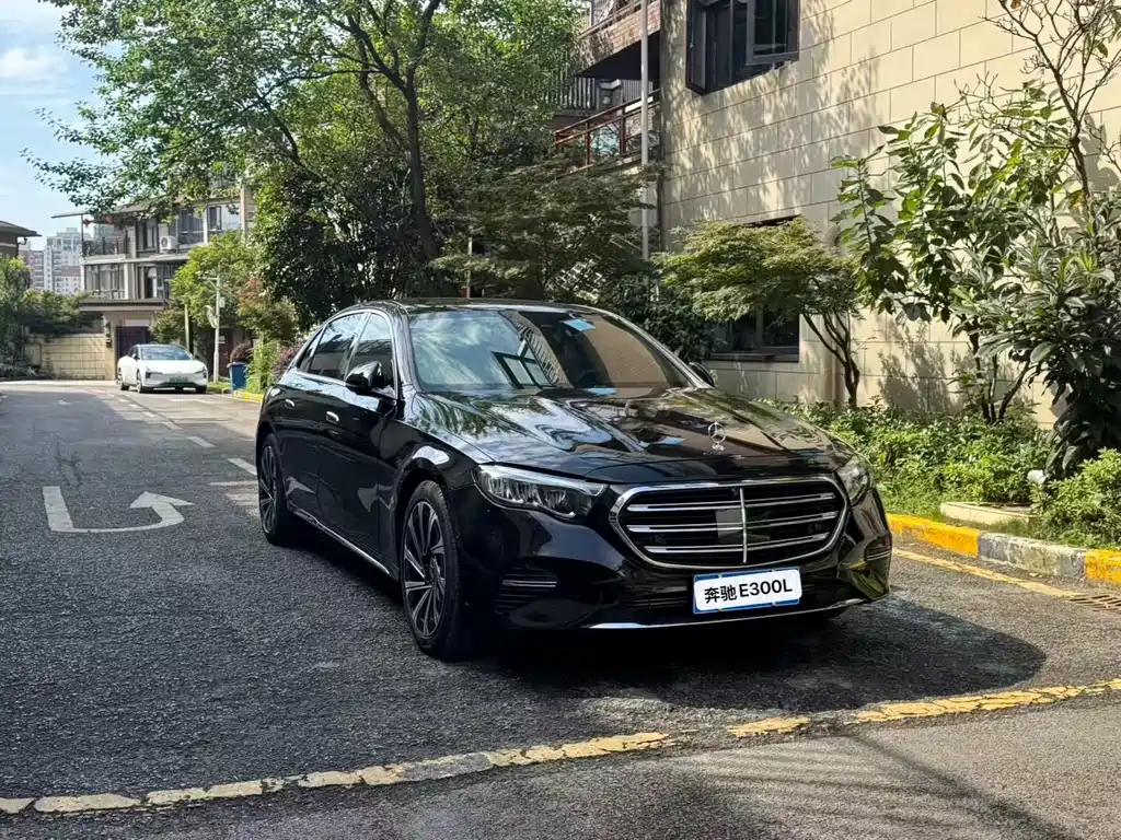 Mercedes-Benz E-Class — миниатюра 3
