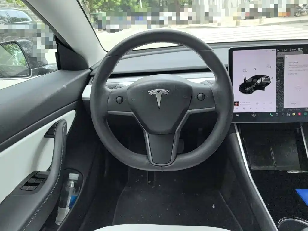 Tesla Model 3 — миниатюра 6