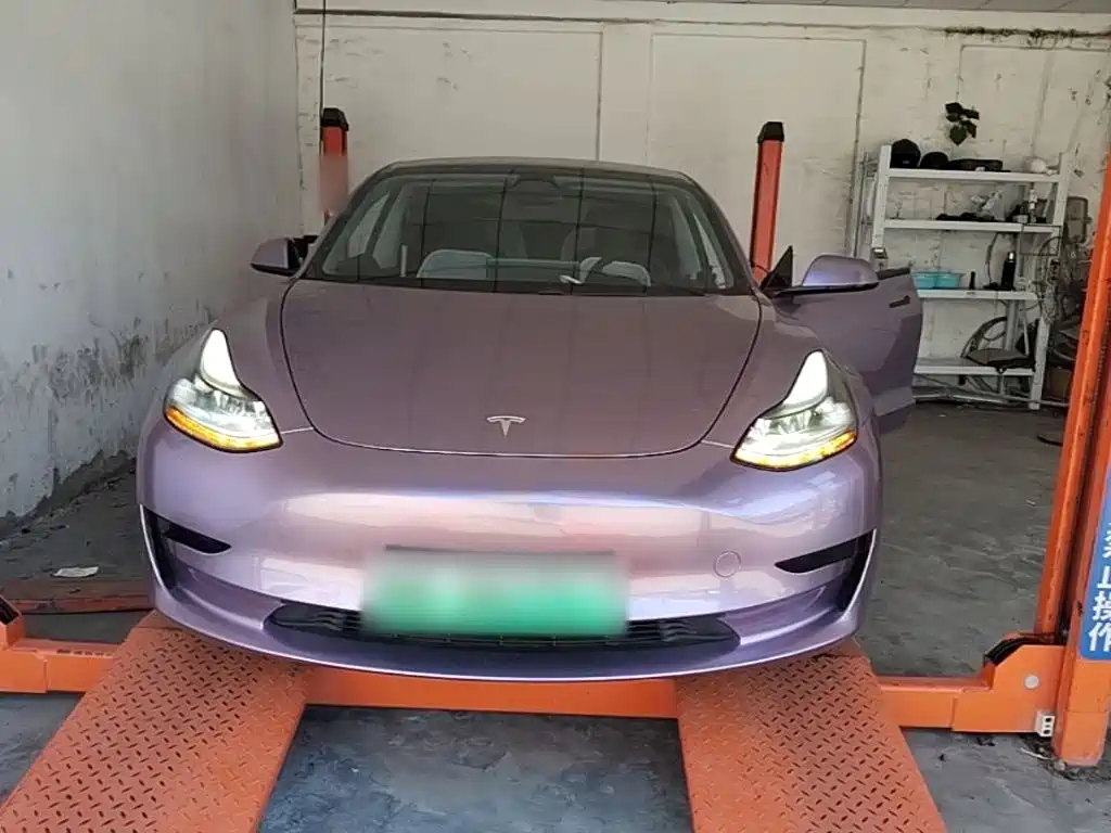 Tesla Model 3 — миниатюра 3