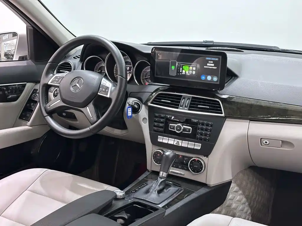 Mercedes-Benz C-Class — миниатюра 11