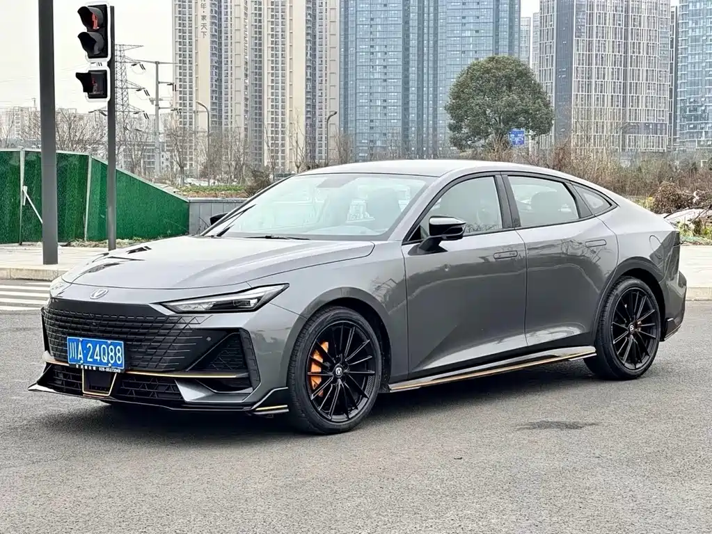 2023 Changan UNI-V - zdjęcie 1 z 15