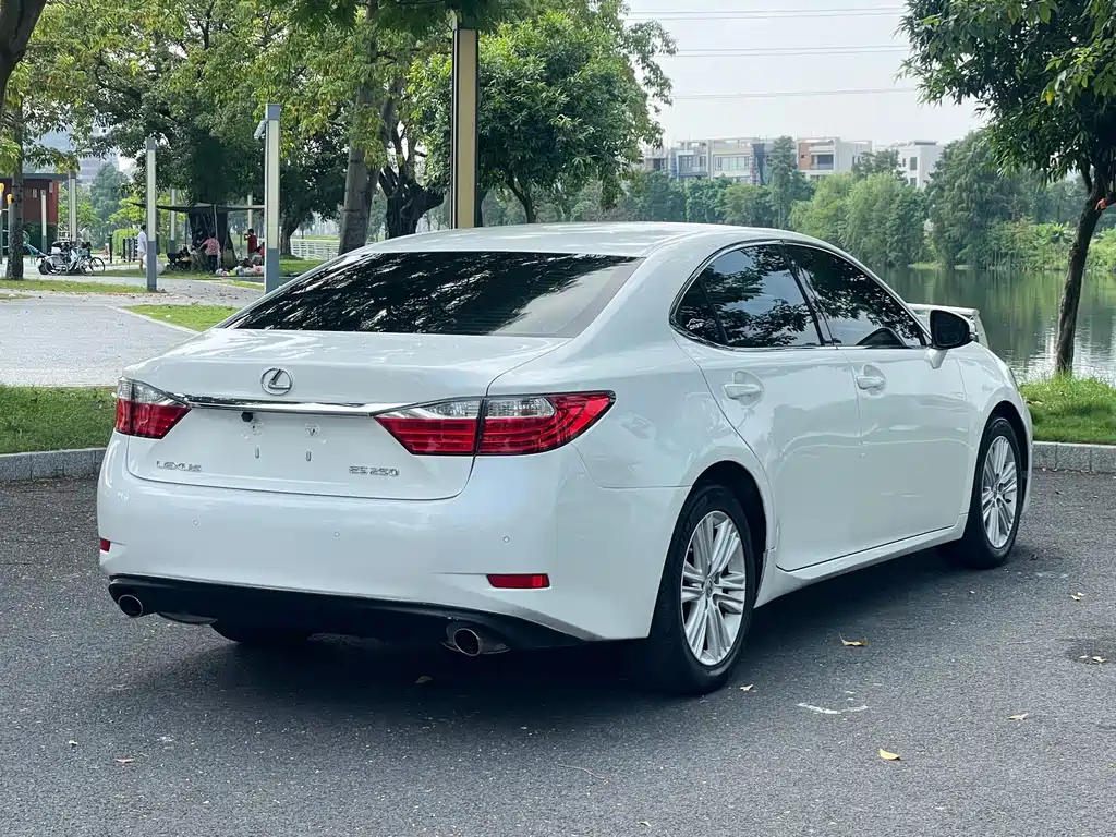 Lexus ES — миниатюра 9