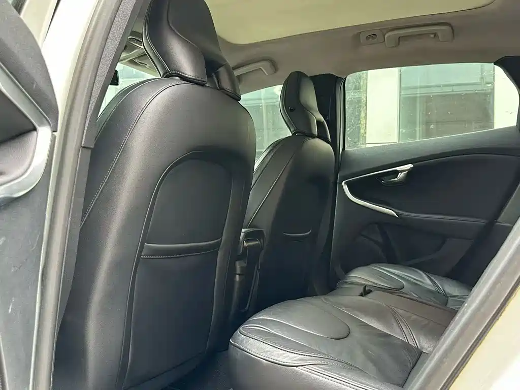 Volvo V40 — миниатюра 6