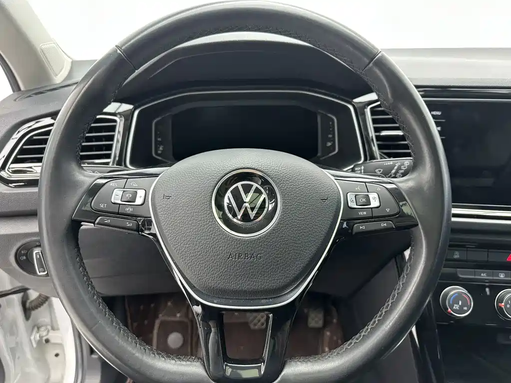 Volkswagen T-Roc — миниатюра 17