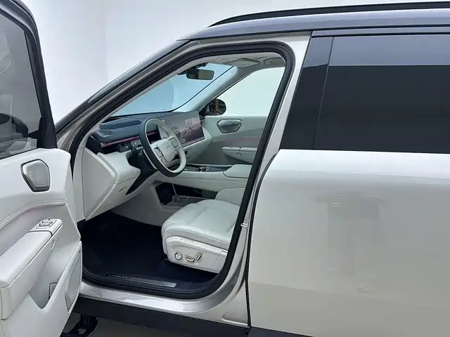 Lynk & Co 900 — миниатюра 7