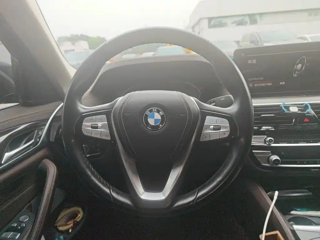 BMW 5 Series — миниатюра 12