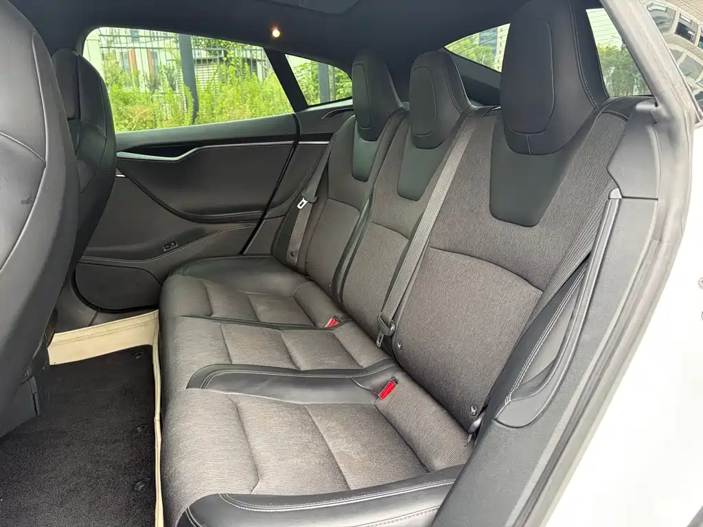 Tesla Model S — миниатюра 8