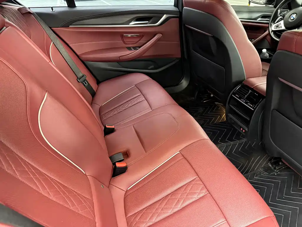 BMW 5 Series — миниатюра 10