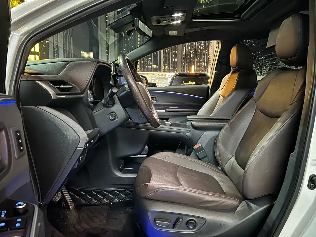 Toyota Sienna — миниатюра 6
