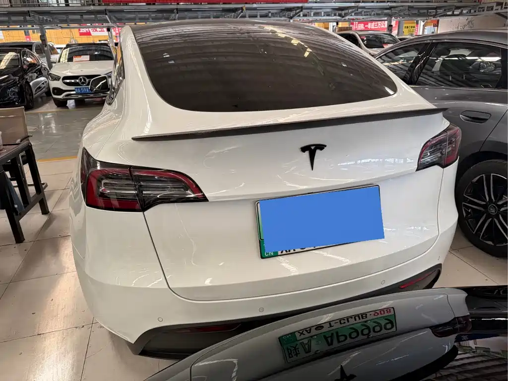Tesla Model Y — миниатюра 14