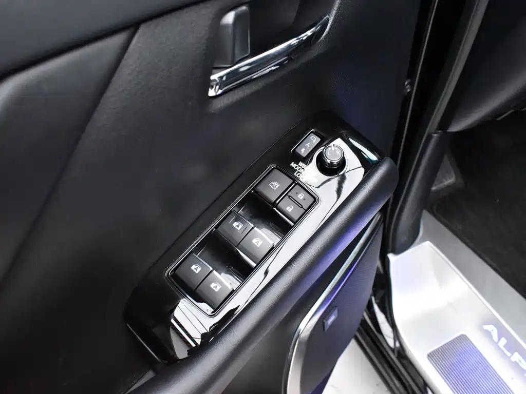 Toyota Alphard — миниатюра 14