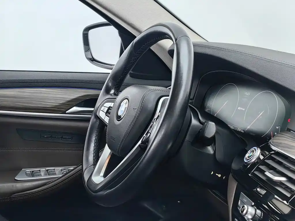 BMW 5 Series New Energy — миниатюра 22