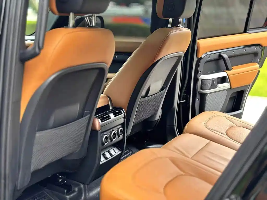 Land Rover Defender — миниатюра 7