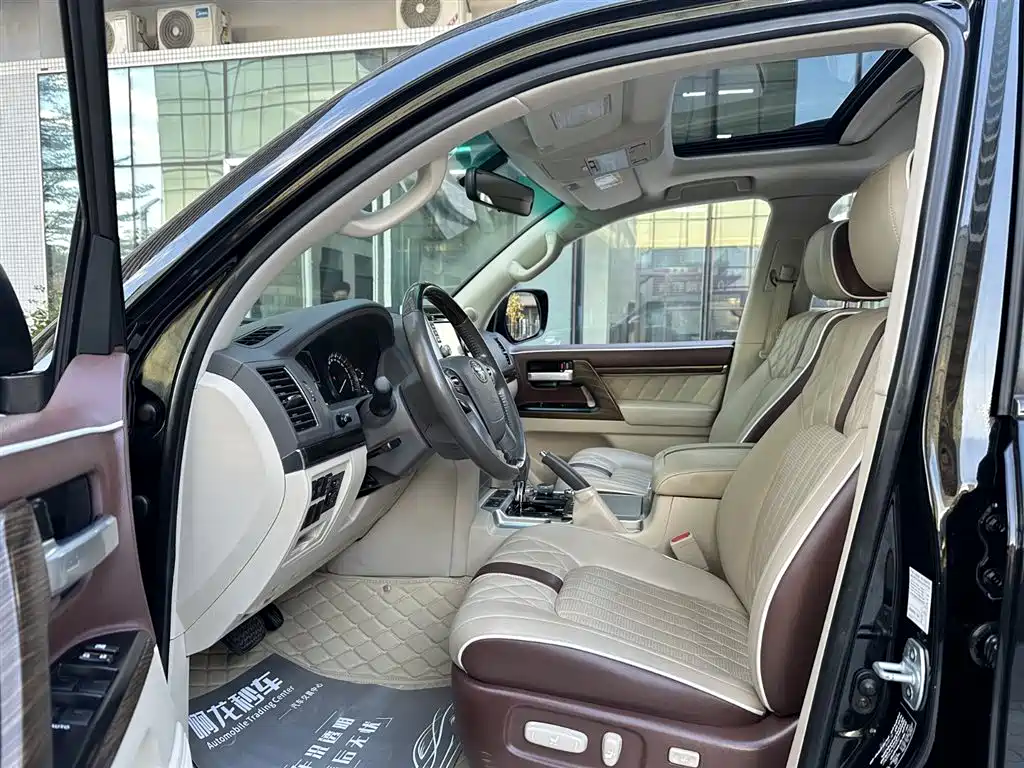Toyota Land Cruiser 2020 5.7L