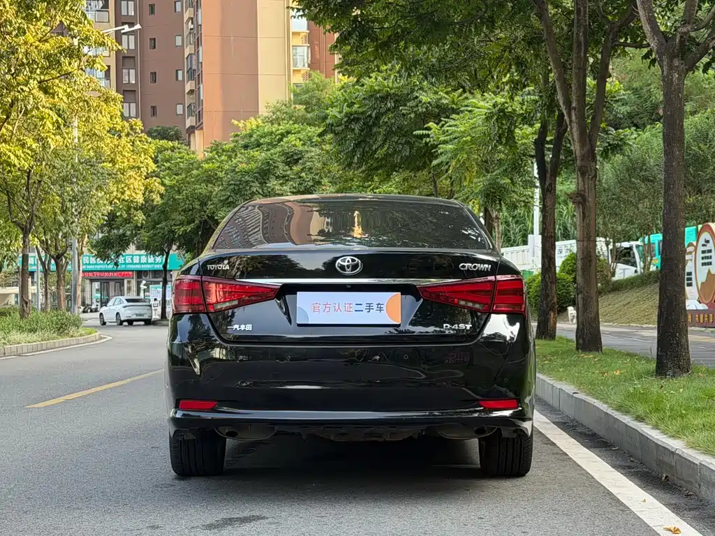 Toyota Crown — миниатюра 6
