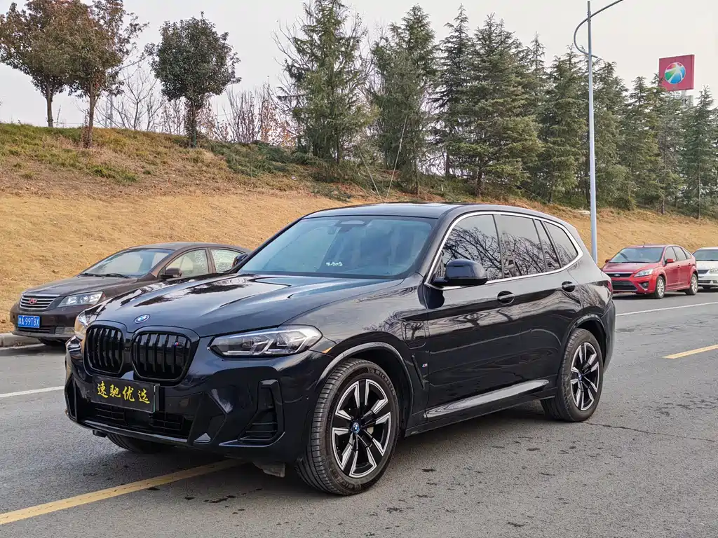 BMW IX3