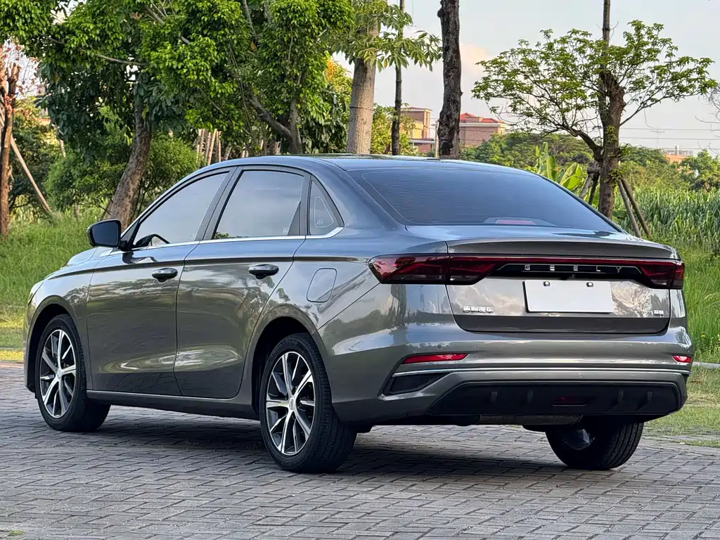 Geely Emgrand — миниатюра 10