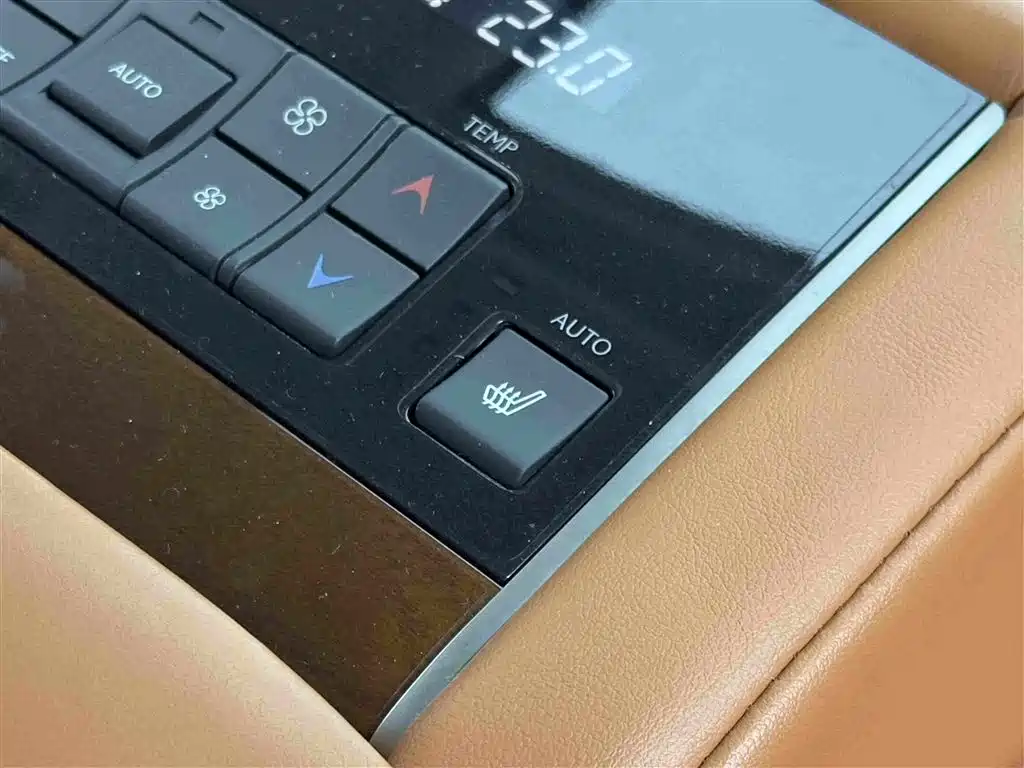 Lexus LX — миниатюра 12
