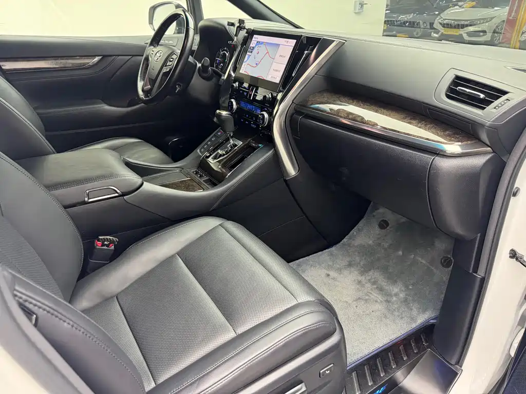 Toyota Vellfire — миниатюра 11