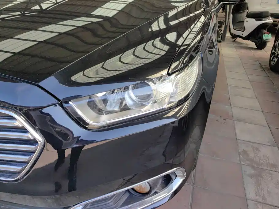 Ford Taurus — миниатюра 5