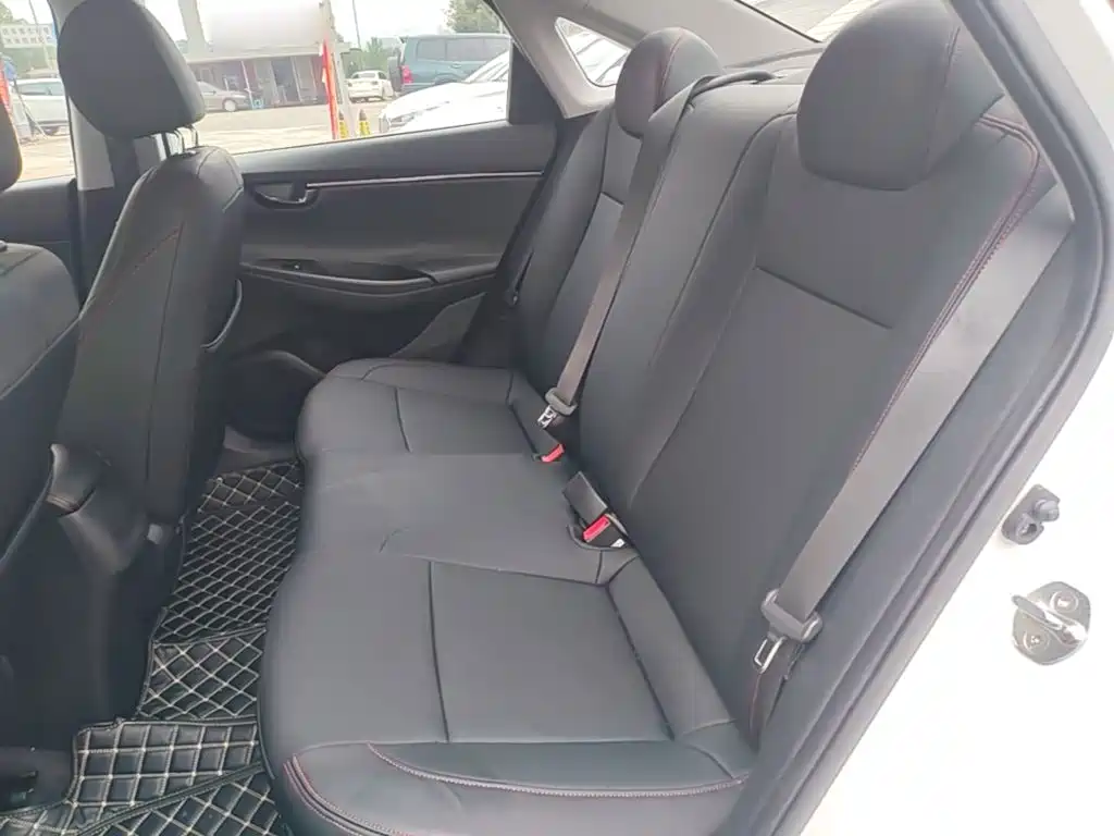 Hyundai Elantra — миниатюра 17