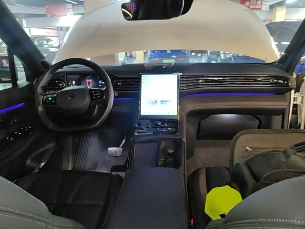 NIO ES8 — миниатюра 10
