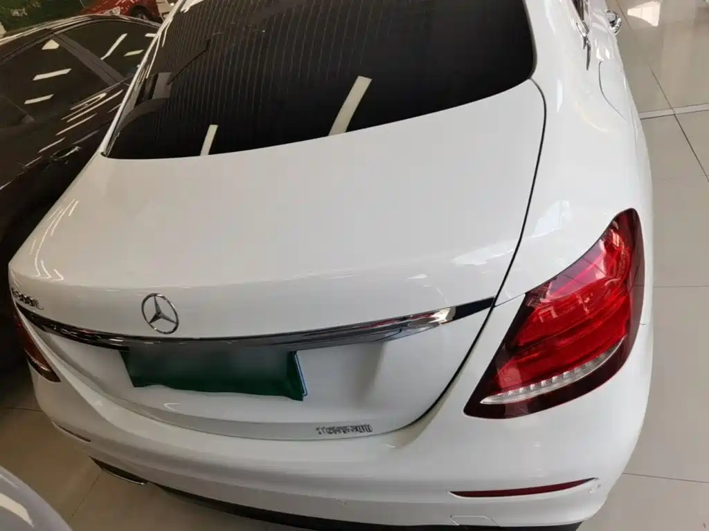 Mercedes-Benz E-Class — миниатюра 6